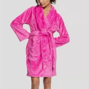 Victoria's Secret Cozy Plush Short Robe in Hot Pink Size M/L